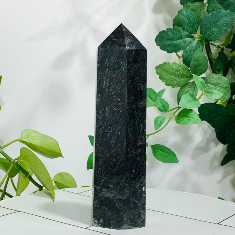 892g Natural Firework Stone Quartz Obelisk Crystal Wand Point Tower Healing