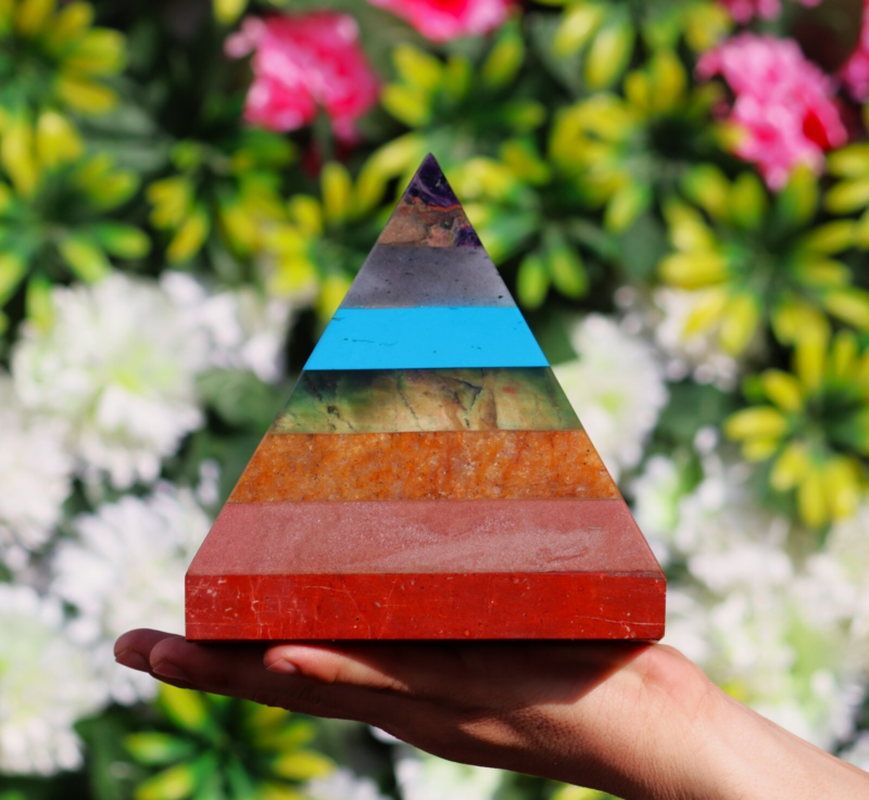 14CM Natural Seven Chakra Aura Healing Power Reiki Spirit Energy Stone Pyramid