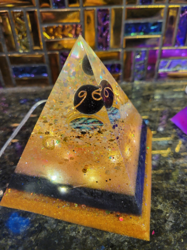 Pyramid collection medium Onyx And Copper Glows & Lights Up