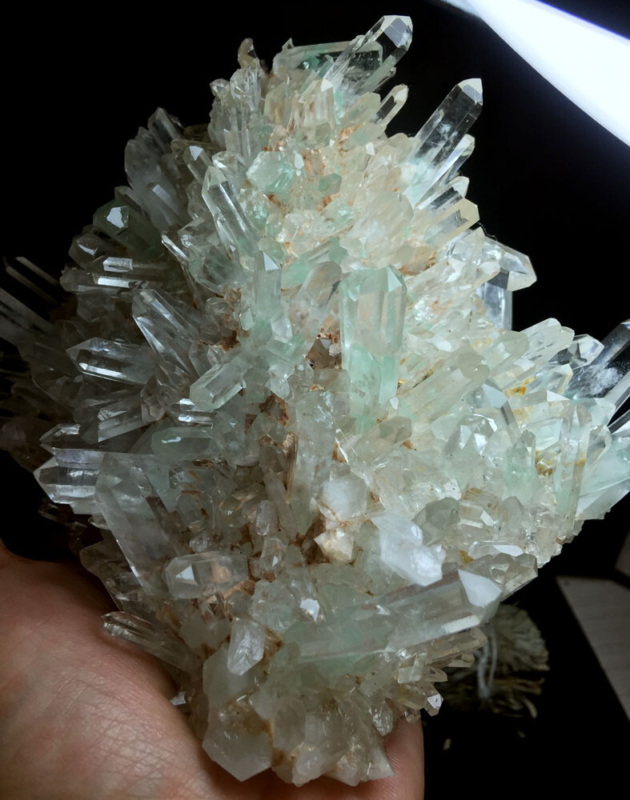 1423g  Himalayan Phantom &apos;Green Ghost&apos; Lemuria QUARTZ Crystal Point&Pyramid P924