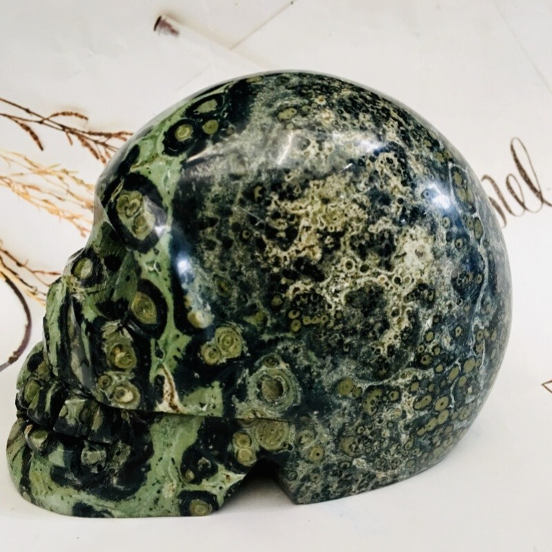 1.72kg kambaba stone skull home Decorative products crystal