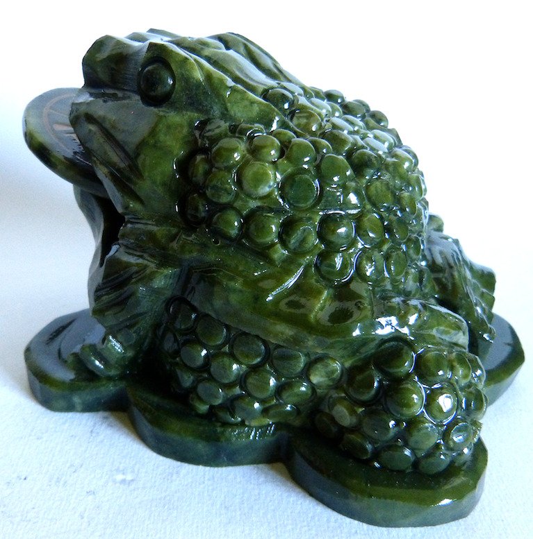 Nephrite lucky frog - 13 x 8.5 cm- 1.17 kg