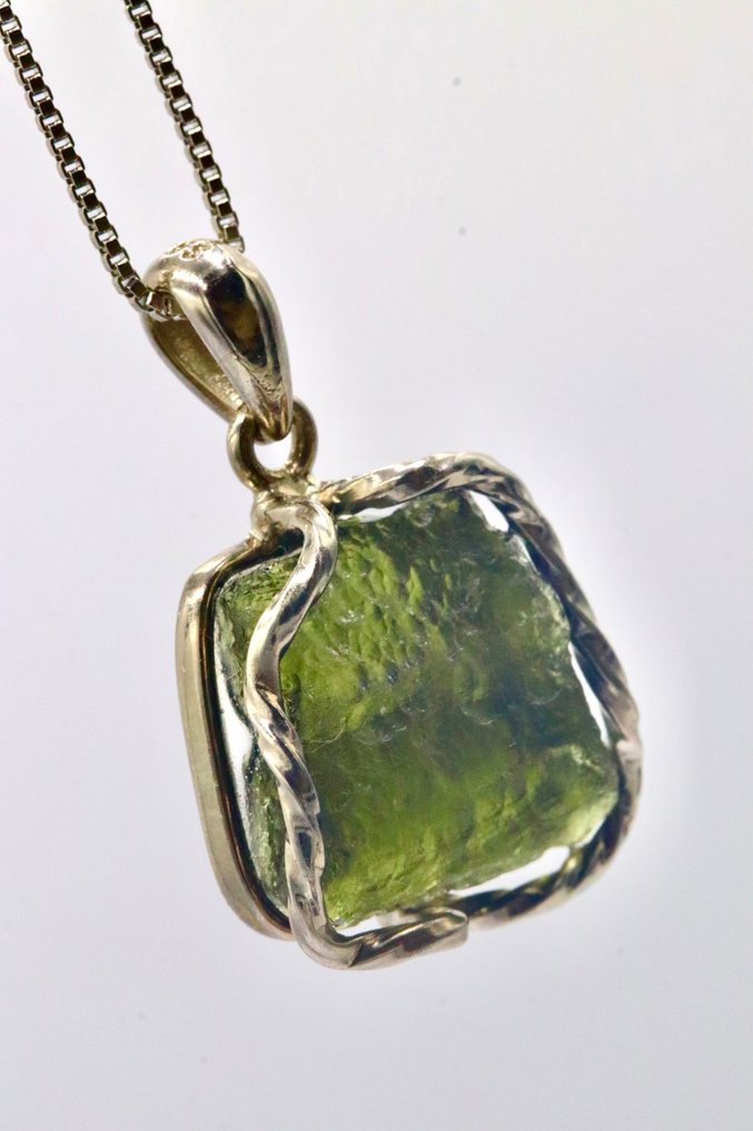 Amazing Moldavite pendant - Necklace/Pendant- 7 g