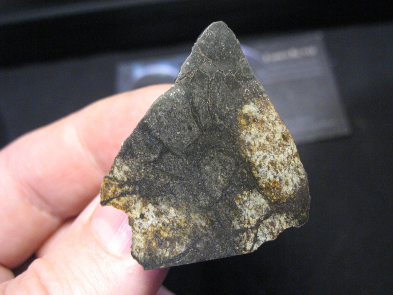 Meteorite NWA 8015 - L5 Melt-Breccia - Big melt veins !!!