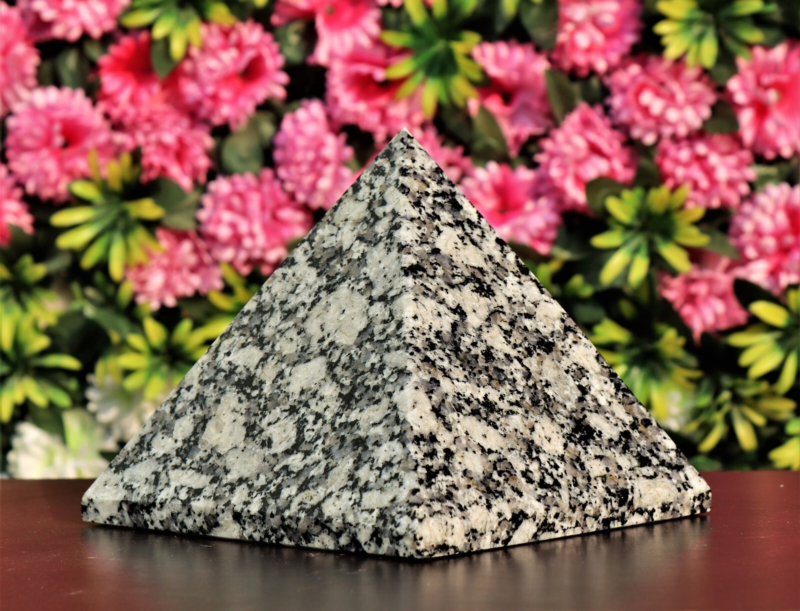 170 MM Natural Diorite Rock Stone Healing Power Chakra Reiki Aura Spirit Pyramid
