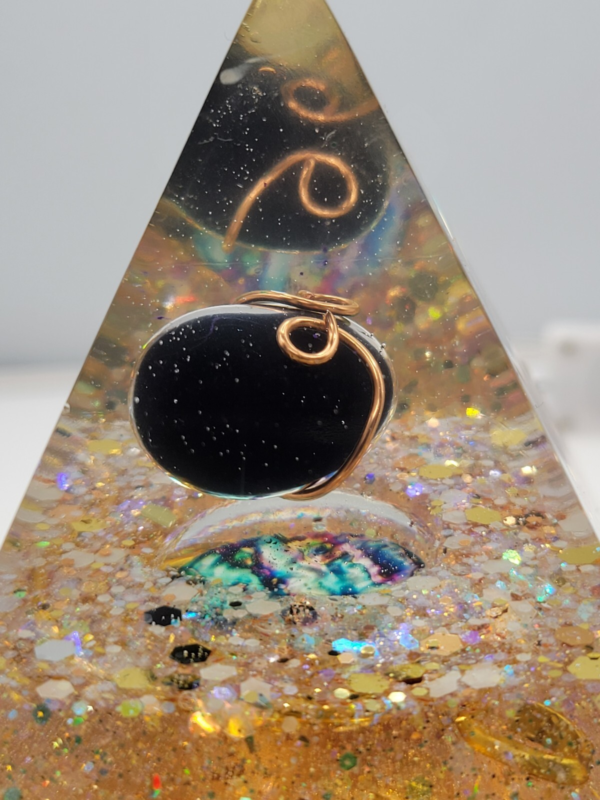 Pyramid collection medium Onyx And Copper Glows & Lights Up