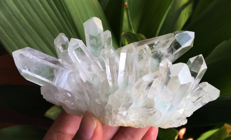 275.9g Clear Natural Beautiful QUARTZ green pyramid Crystal Cluster Specimen