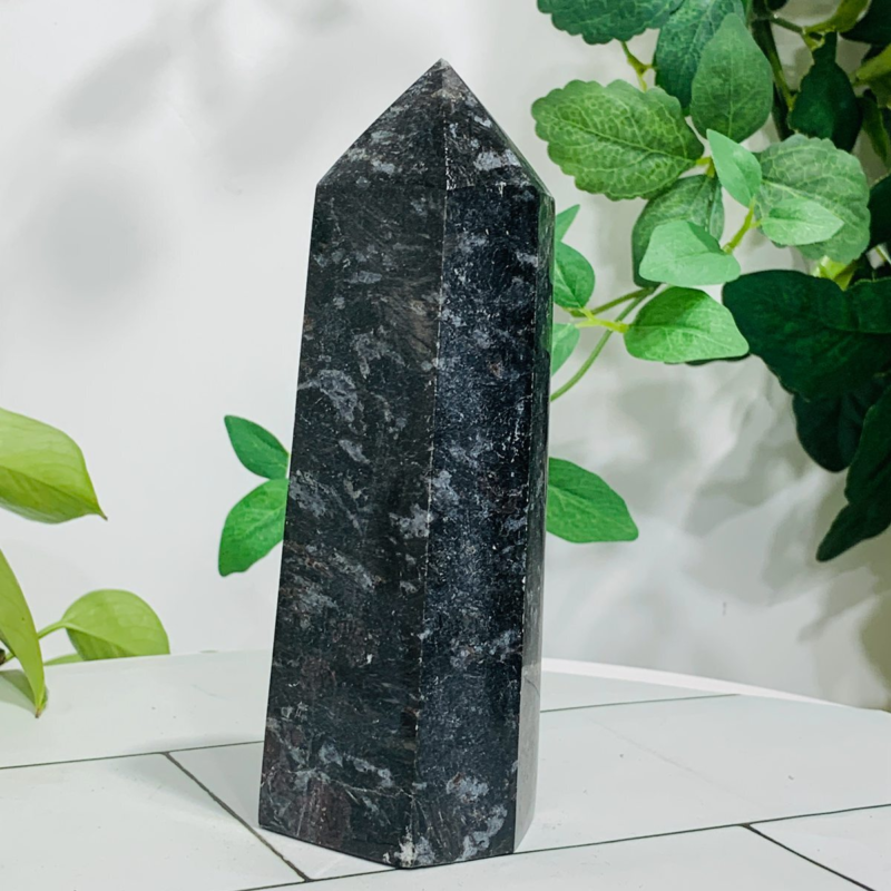679g Natural Firework Stone Quartz Obelisk Crystal Wand Point Tower Healing