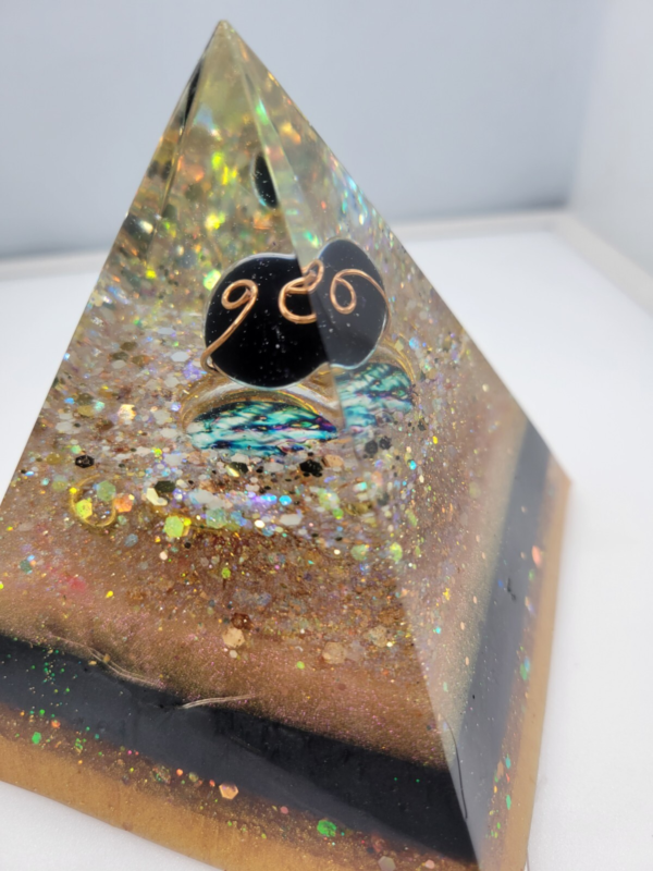 Pyramid collection medium Onyx And Copper Glows & Lights Up