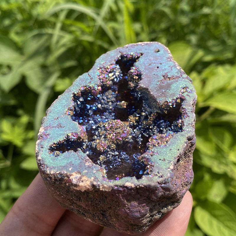 170g Electroplating color Natural Crystal Agate cave ornaments crystal cluster q