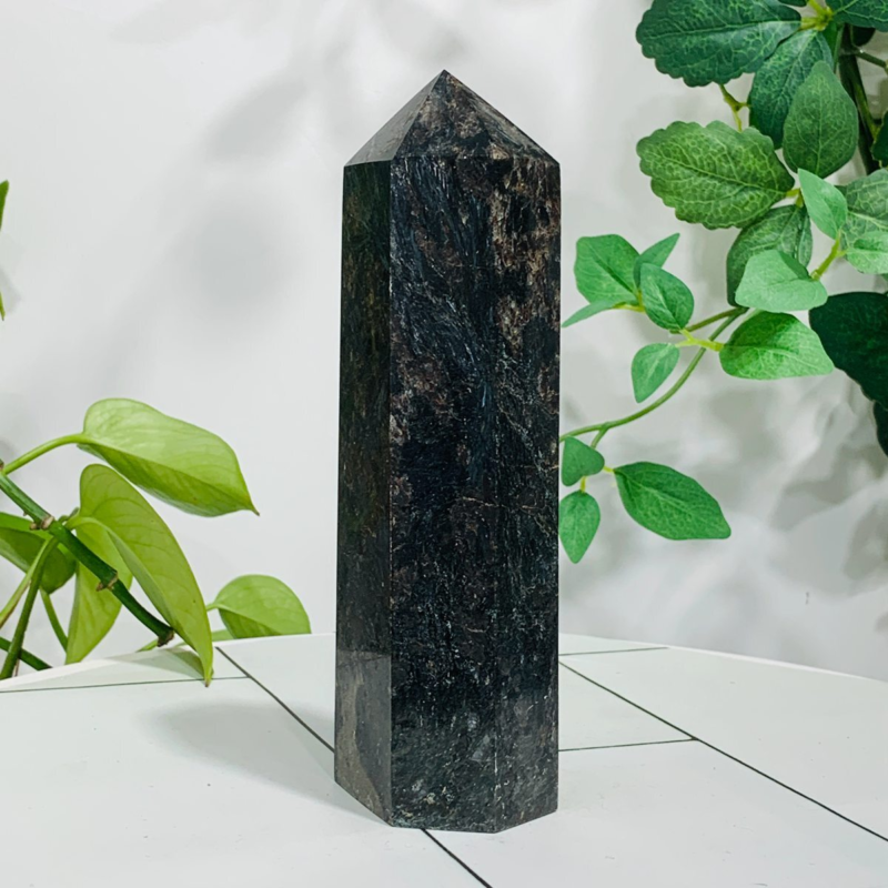 720g Natural Firework Stone Quartz Obelisk Crystal Wand Point Tower Healing