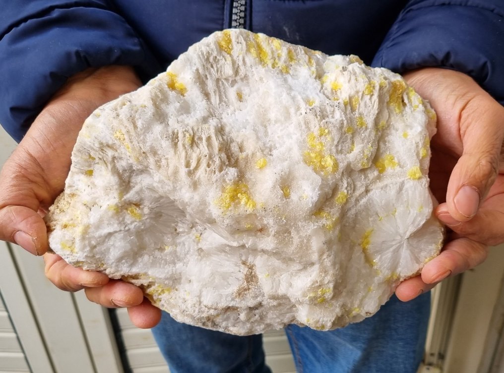 Celestine Crystals on matrix - Height: 25 cm - Width: 17 cm- 7 kg - (1)