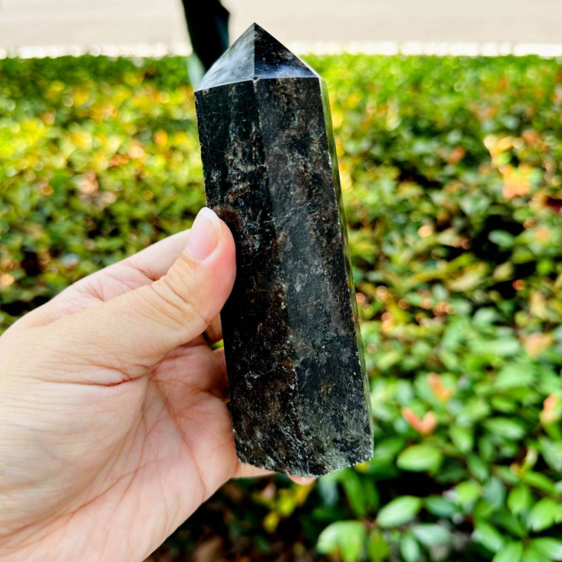 685g Natural Firework Stone Quartz Obelisk Crystal Wand Point Tower Healing