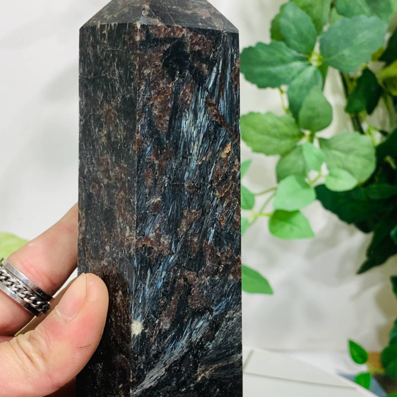 892g Natural Firework Stone Quartz Obelisk Crystal Wand Point Tower Healing