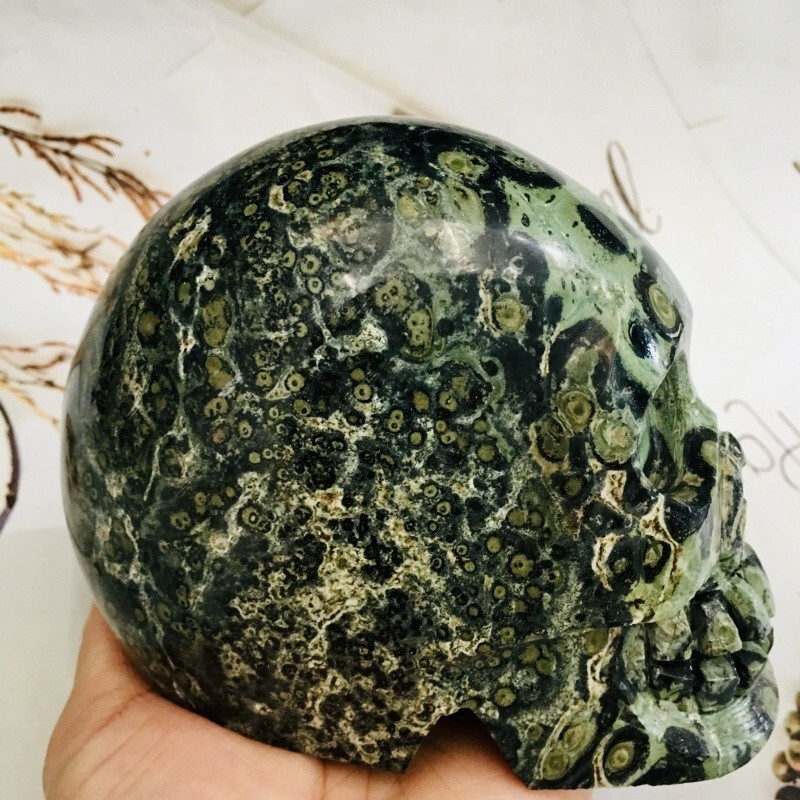 1.72kg kambaba stone skull home Decorative products crystal