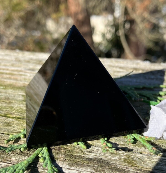 100.4g  CLASSIC NATURAL BLACK OBSIDIAN CRYSTAL POLISHED HEALING PYRAMID  Italy