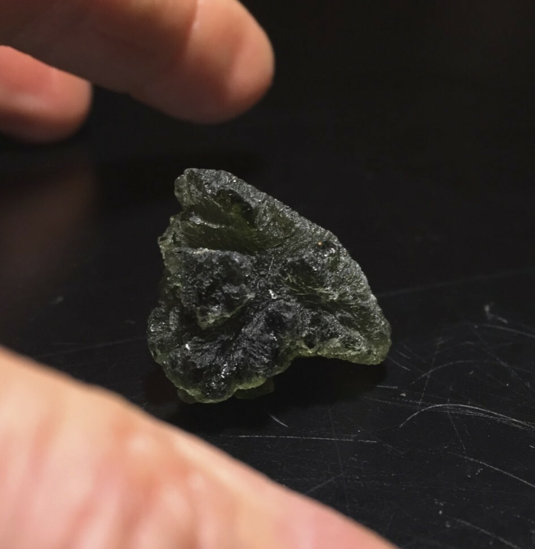 Moldavite (rough) &apos;floating pyramid&apos; (6.5gr) healing crystal