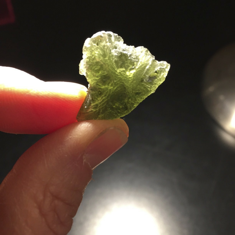 Moldavite (rough) &apos;floating pyramid&apos; (6.5gr) healing crystal