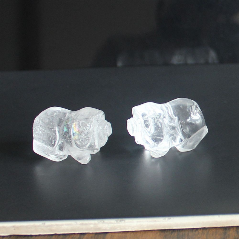 2pcs Mini carved gemstome crystal pig figurine animal carving pockets stone 30mm