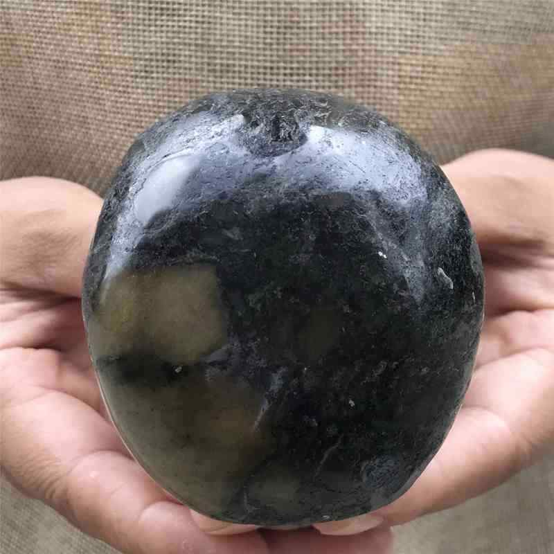 0.56kg Natural black jade quartz skull carved Quartz Crystal skull Healing