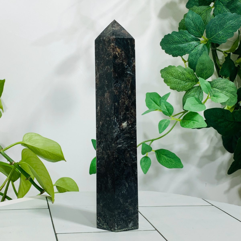 712g Natural Firework Stone Quartz Obelisk Crystal Wand Point Tower Healing