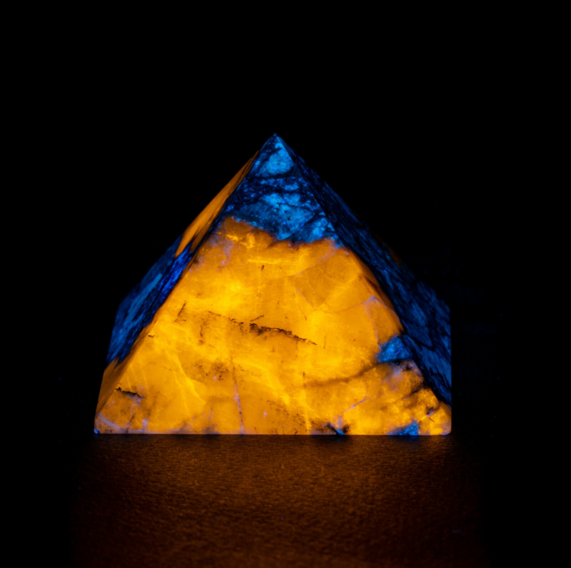 45mm Fluorescent Hackmanite in Natrolite pyramid from Lovozero massif, Kola