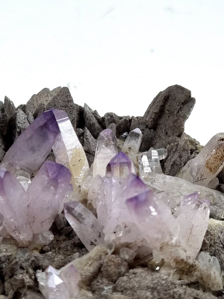 Amethyst and Calcite Vera Cruz Crystals on matrix - Height: 4 cm - Width: 9.5 cm- 140 g