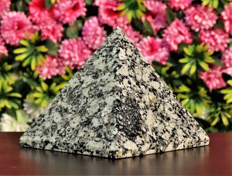 170 MM Natural Diorite Rock Stone Healing Power Chakra Reiki Aura Spirit Pyramid