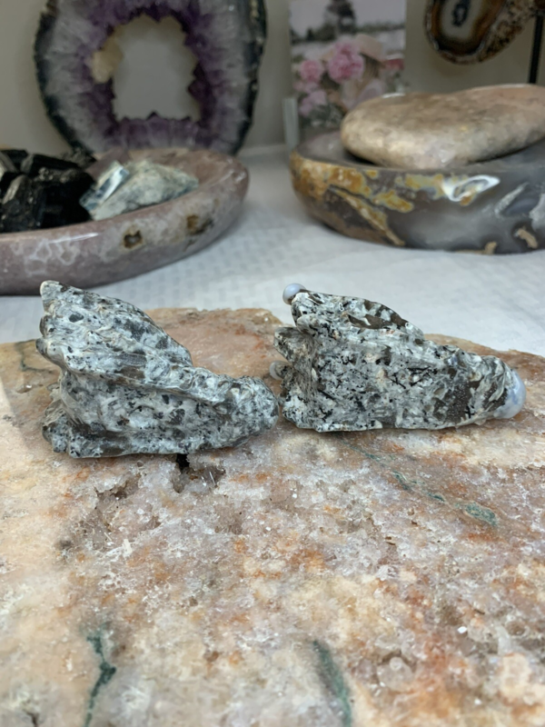 Small One Piece Yooperlite Dragon Head 2 1/2” Carving UV Reaction