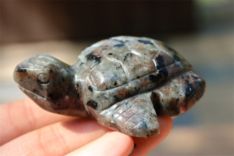 2&apos;&apos; Carved Natural Yooperlite sea Turtle Reiki Quartz Crystal Skull Healing 1pc