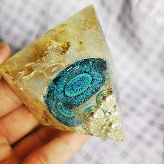 110G Crystal Energy Pyramid Meditation Healing