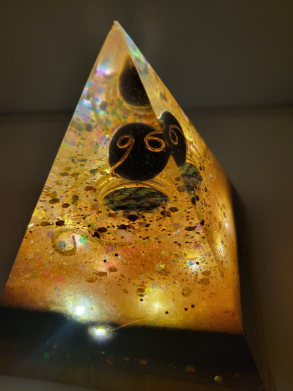 Pyramid collection medium Onyx And Copper Glows & Lights Up