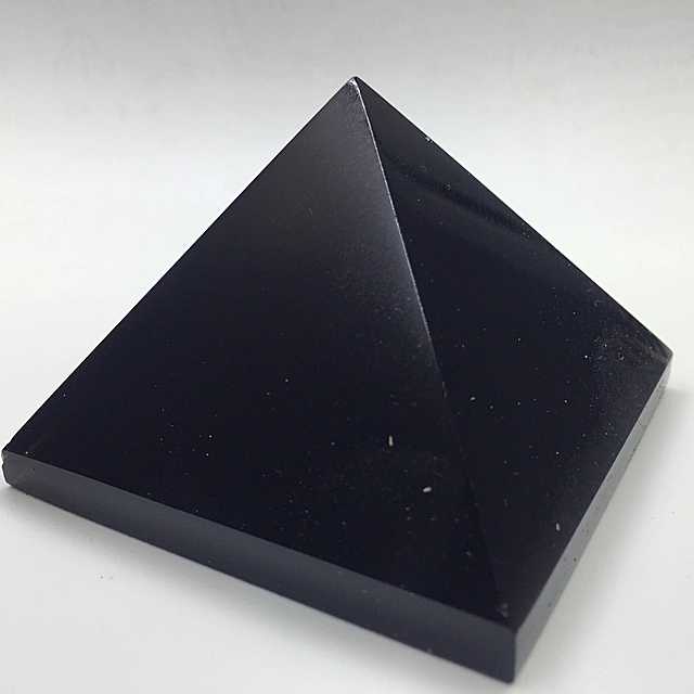 黑曜石金字塔