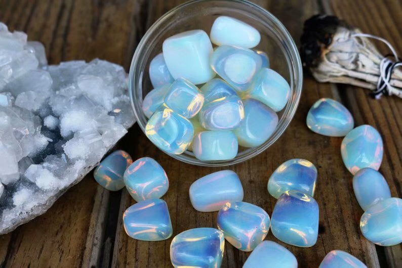 Opal/Moon stone