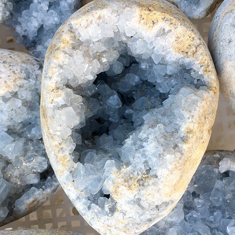 Natural Blue Kyanite Quartz Stone Geode Rough Celestite Crystal Geode For Decoration