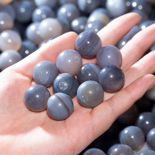 Bola de cristal esférica de roca de ágata gris 