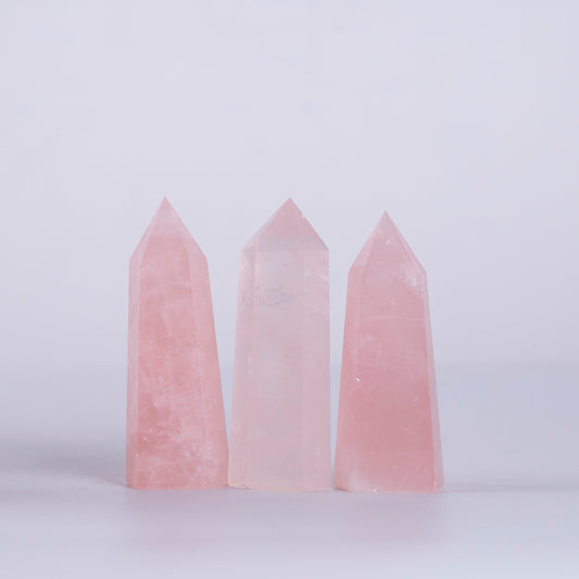 Palo de rosa rosa de cristal natural con punta de cuarzo