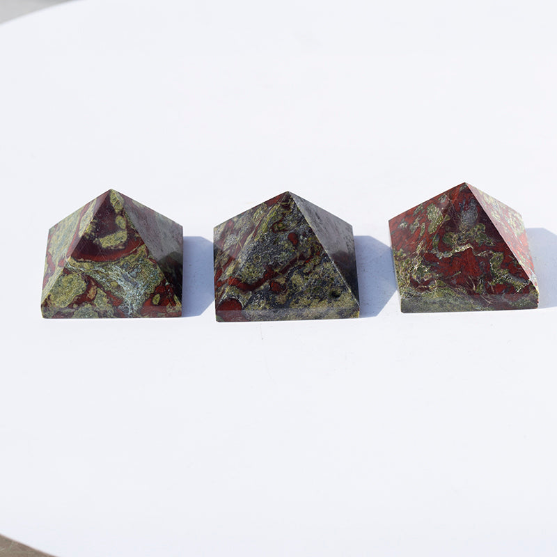 龍血碧玉金字塔