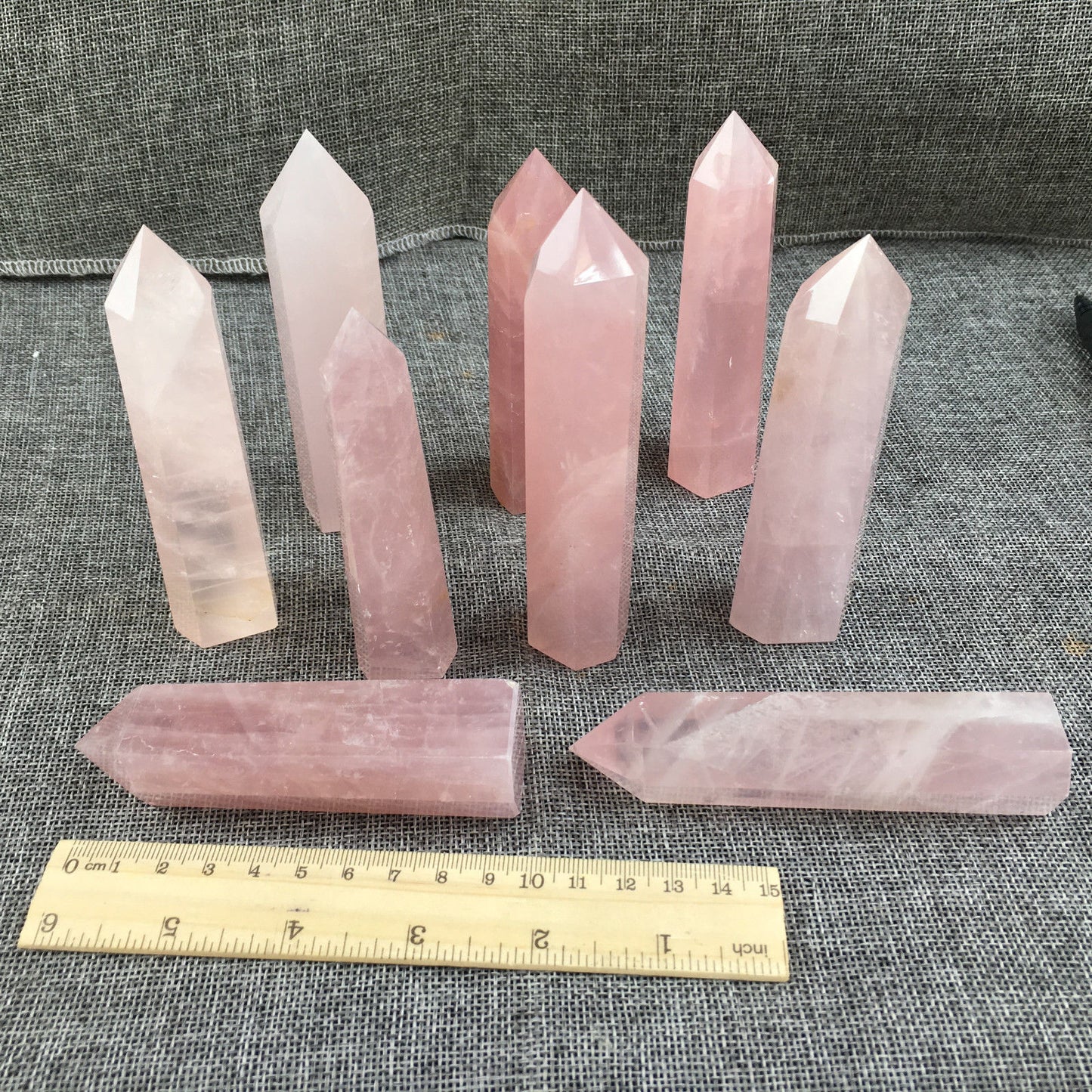 Obelisco de cristal de cuarzo rosa