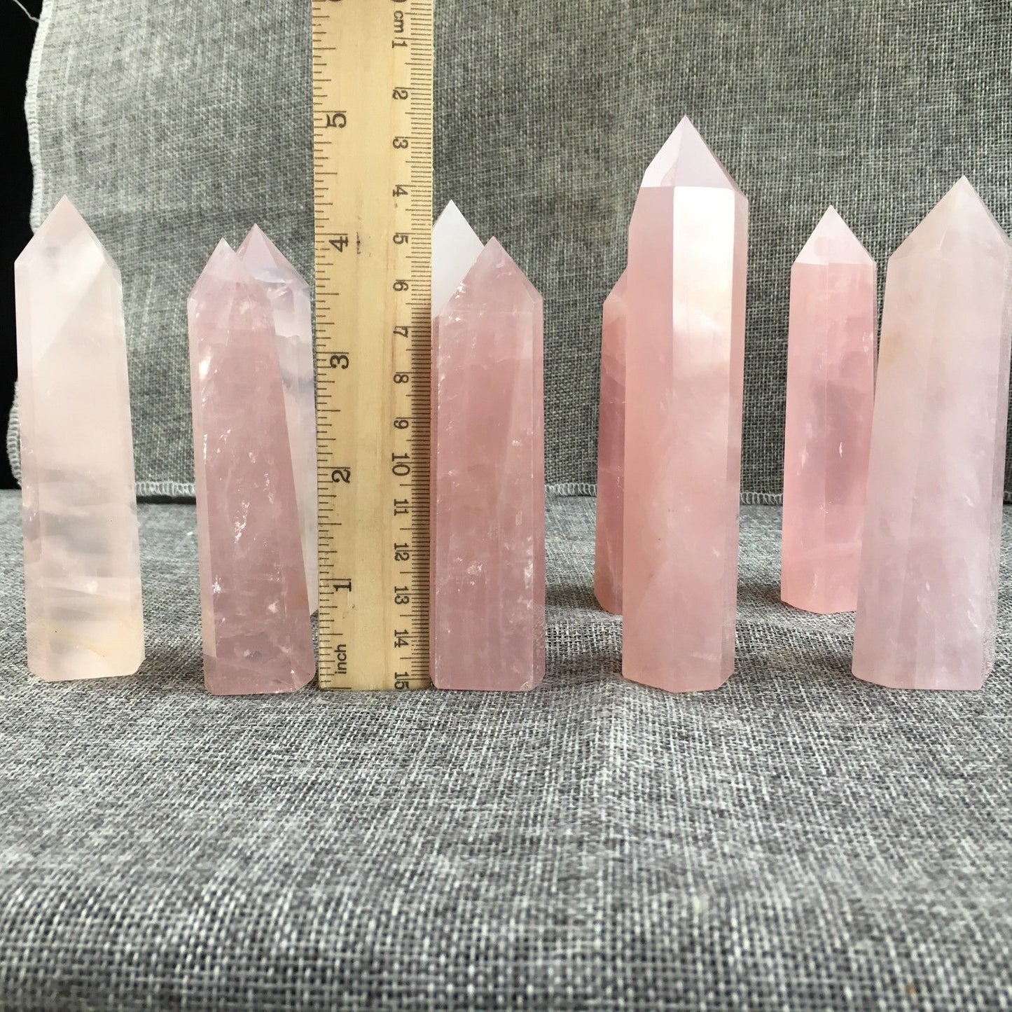 Obelisco de cristal de cuarzo rosa